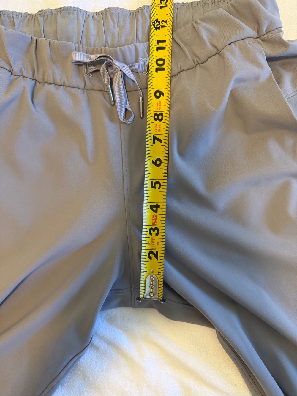 Lululemon On the Fly Full Length 31” Luxtreme Pant Size 6 Gray Taupe Travel Pant - Picture 6 of 7